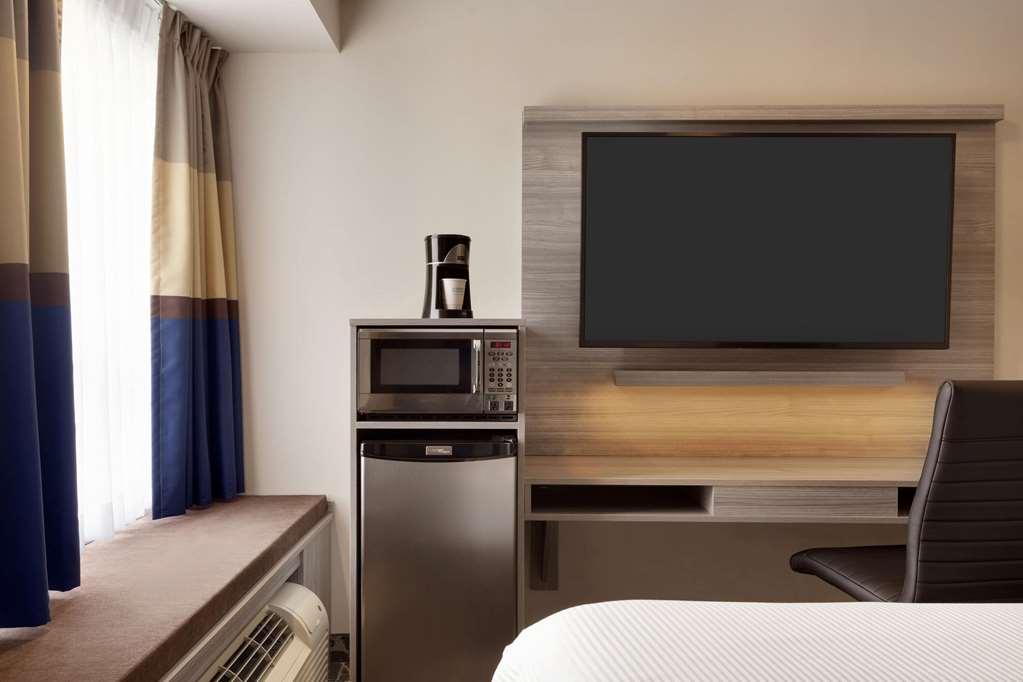 Microtel Inn & Suites By Wyndham Kanata Ottawa West الغرفة الصورة