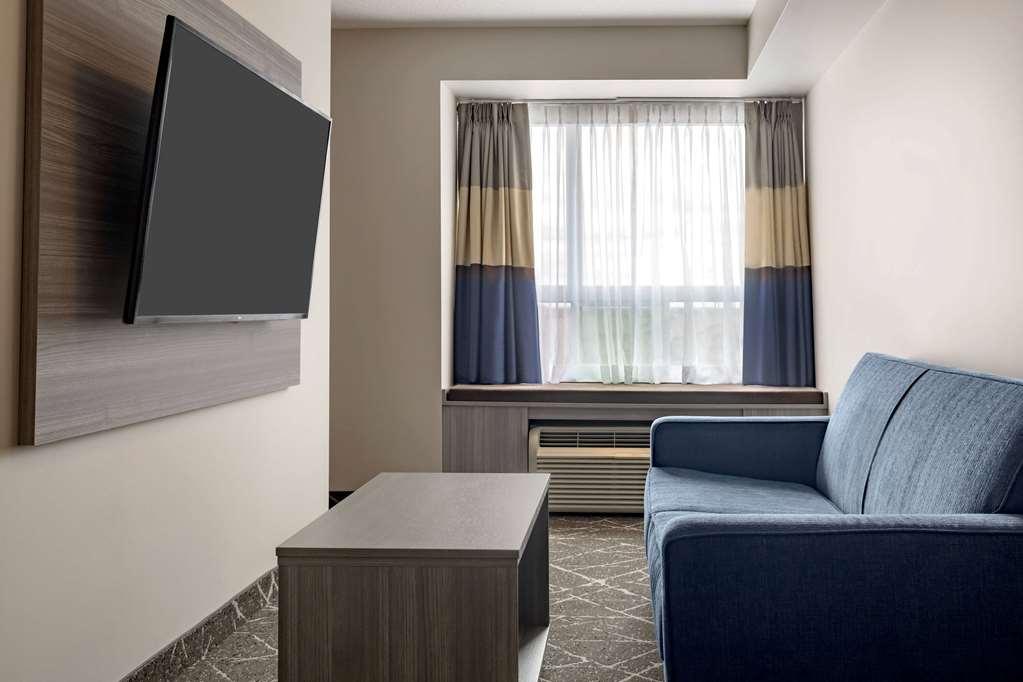 Microtel Inn & Suites By Wyndham Kanata Ottawa West الغرفة الصورة