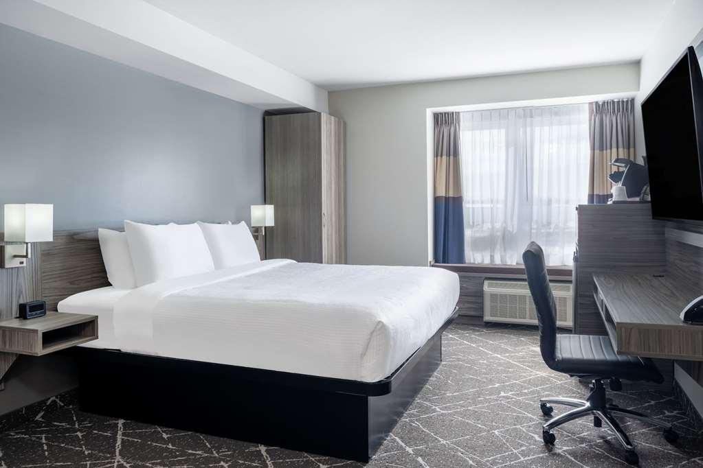Microtel Inn & Suites By Wyndham Kanata Ottawa West الغرفة الصورة